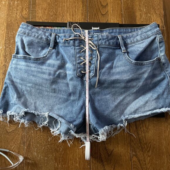 No Boundaries Juniors Size 17 Lace Up Blue Denim Cut Off Fringe Jeans Shorts - Picture 2 of 6